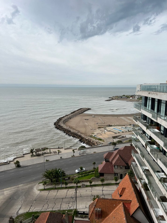 Departamento de 4 ambientes con vista al mar 