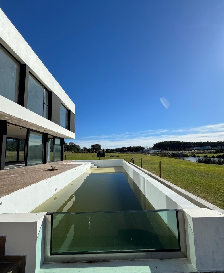 Casa con vista al lago Rumenco joven 