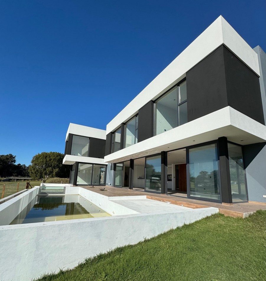 Casa con vista al lago Rumenco joven 