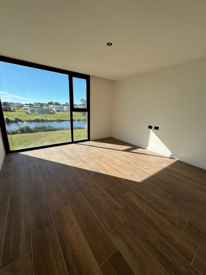 Casa con vista al lago Rumenco joven 