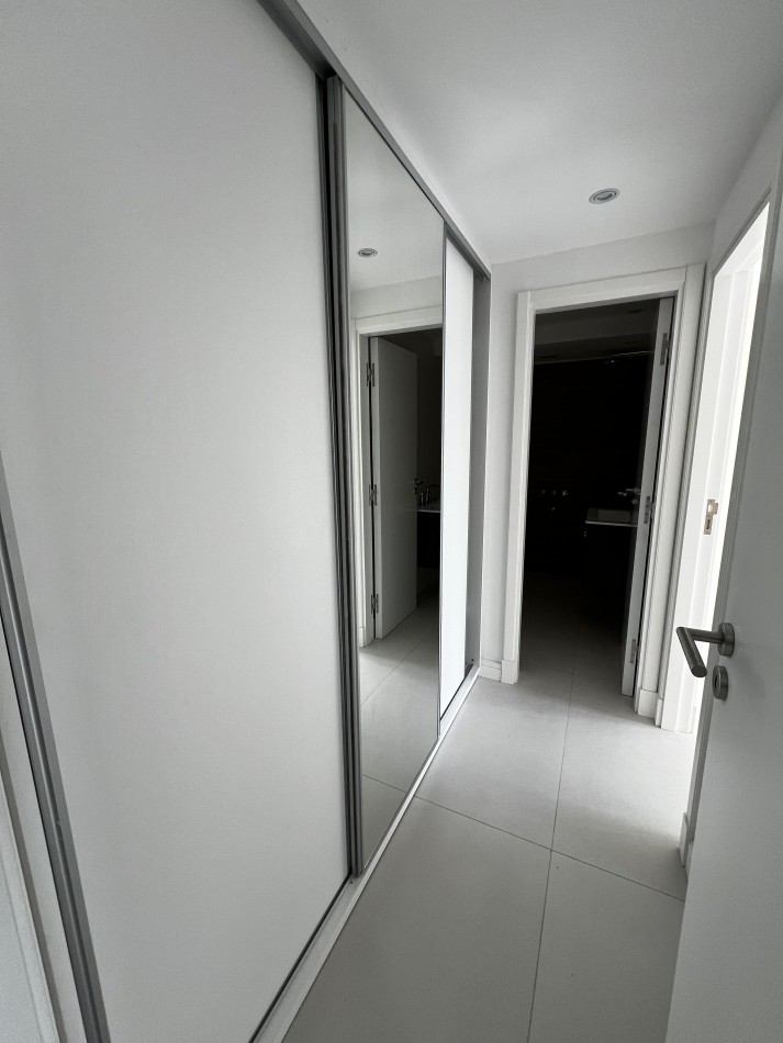 EXCLUSIVO PISO DE TRES AMBIENTES CON COCHERA