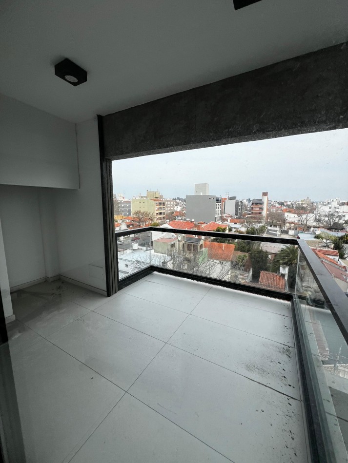 EXCLUSIVO PISO DE TRES AMBIENTES CON COCHERA