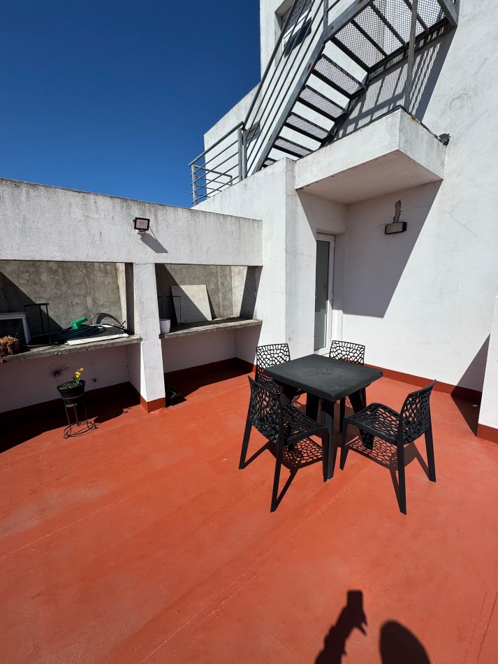 Depto de 3 ambientes con terraza propia 