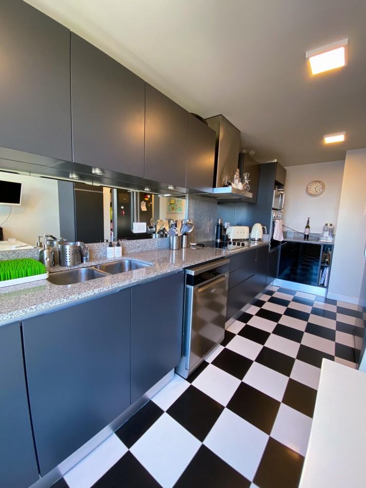 EXCLUSIVO 4 AMBIENTES CON DOBLE COCHERA Y TERRAZA PROPIA