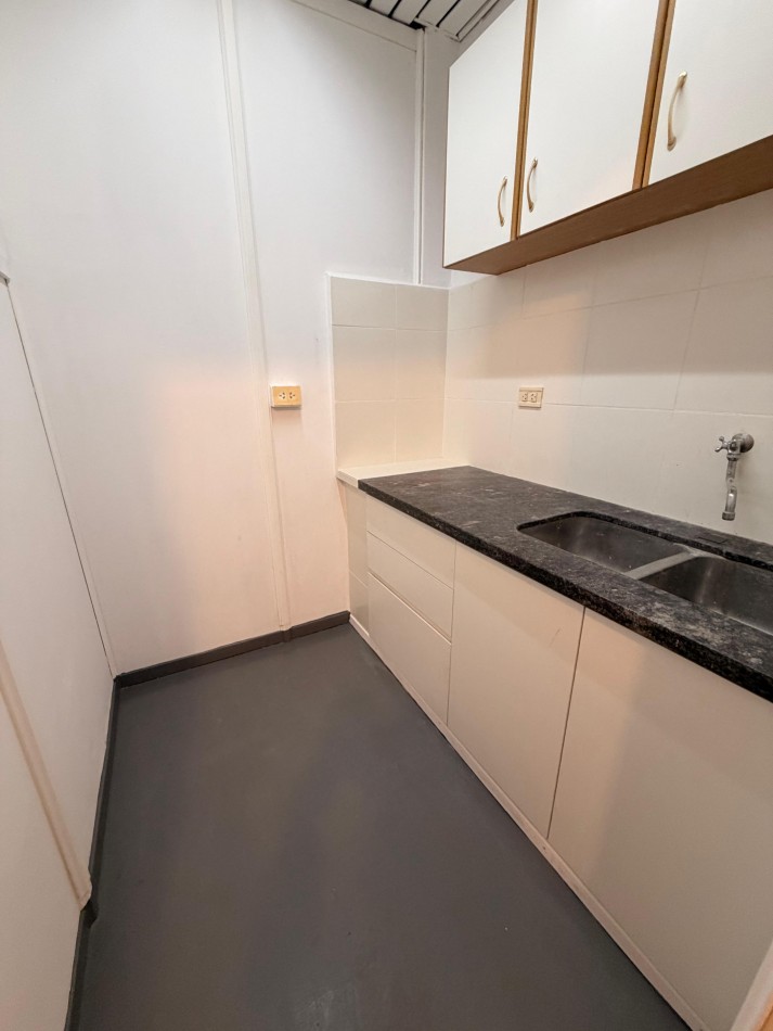 ALQUILER O VENTA - UNICO LOCAL S/ AV COLON 