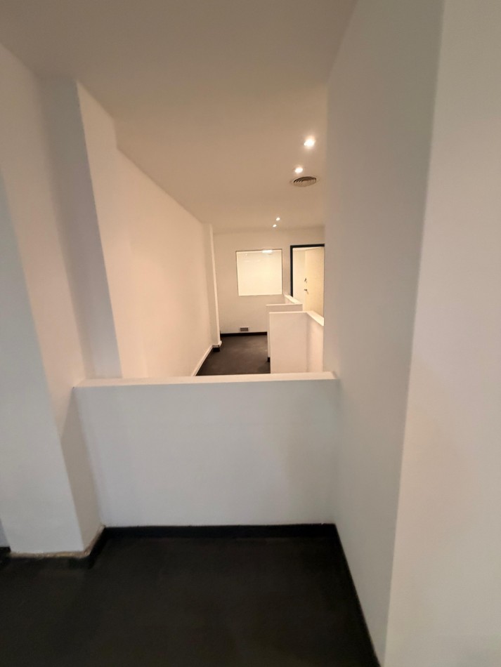 ALQUILER O VENTA - UNICO LOCAL S/ AV COLON 