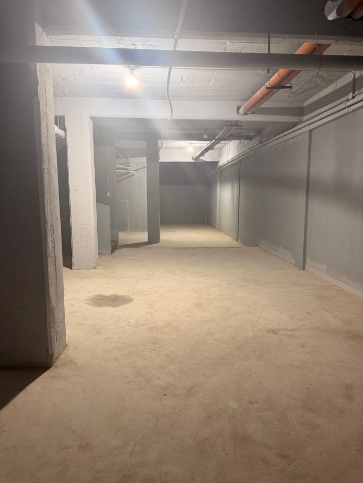 ALQUILER O VENTA - UNICO LOCAL S/ AV COLON 