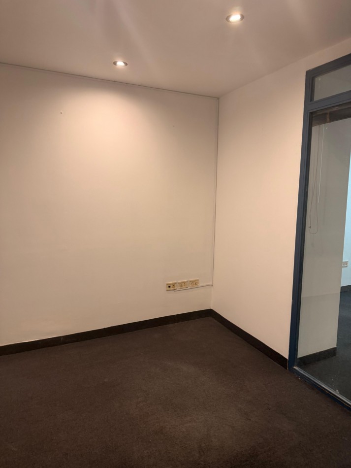 ALQUILER O VENTA - UNICO LOCAL S/ AV COLON 