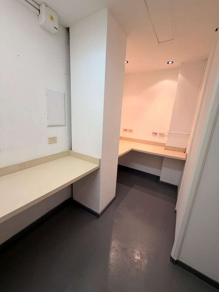 ALQUILER O VENTA - UNICO LOCAL S/ AV COLON 