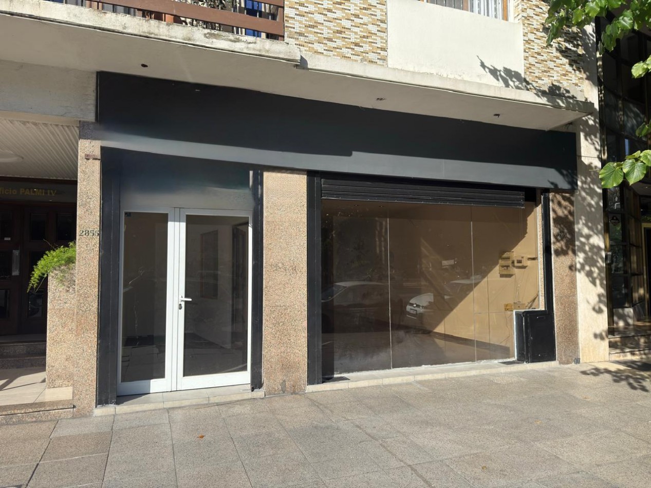 ALQUILER O VENTA - UNICO LOCAL S/ AV COLON 