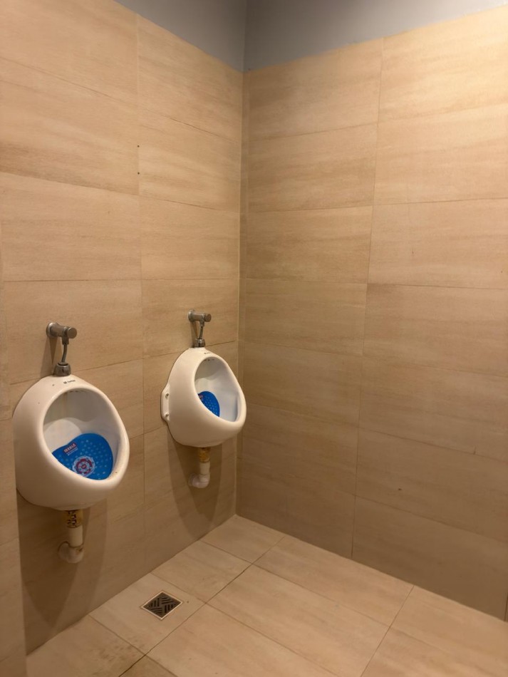 ALQUILER O VENTA - UNICO LOCAL S/ AV COLON 