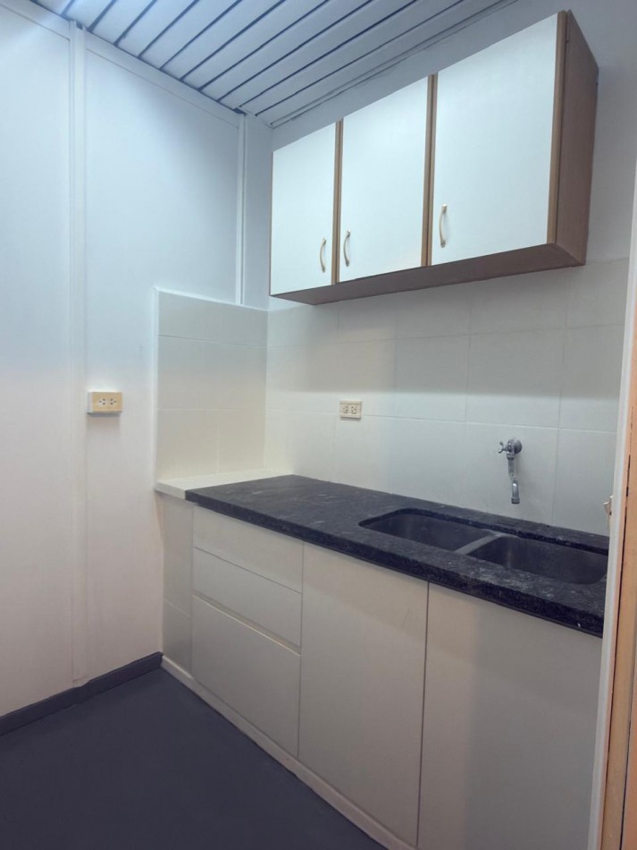 ALQUILER O VENTA - UNICO LOCAL S/ AV COLON 