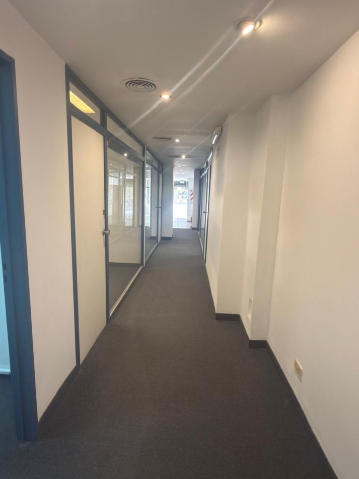 ALQUILER O VENTA - UNICO LOCAL S/ AV COLON 