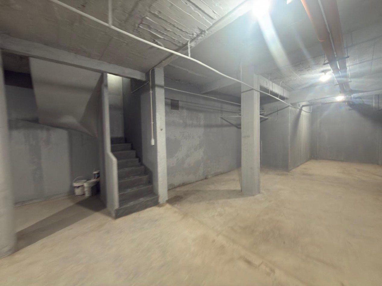 ALQUILER O VENTA - UNICO LOCAL S/ AV COLON 