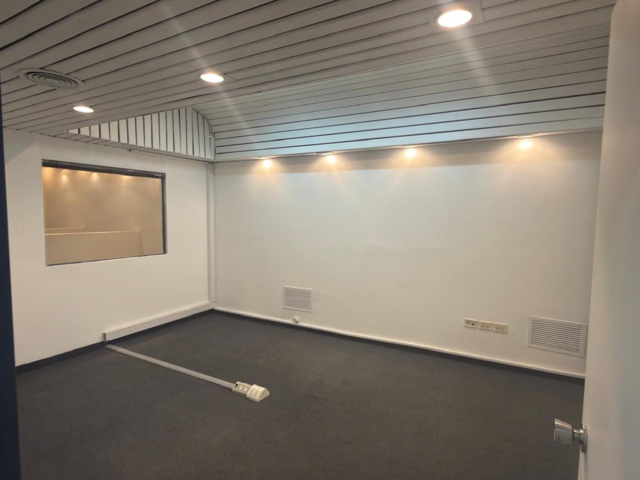 ALQUILER O VENTA - UNICO LOCAL S/ AV COLON 