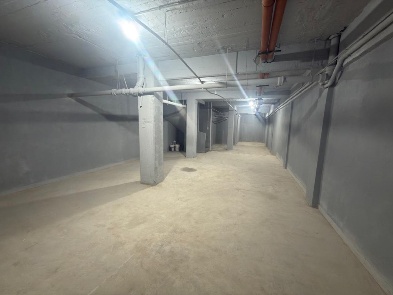 ALQUILER O VENTA - UNICO LOCAL S/ AV COLON 