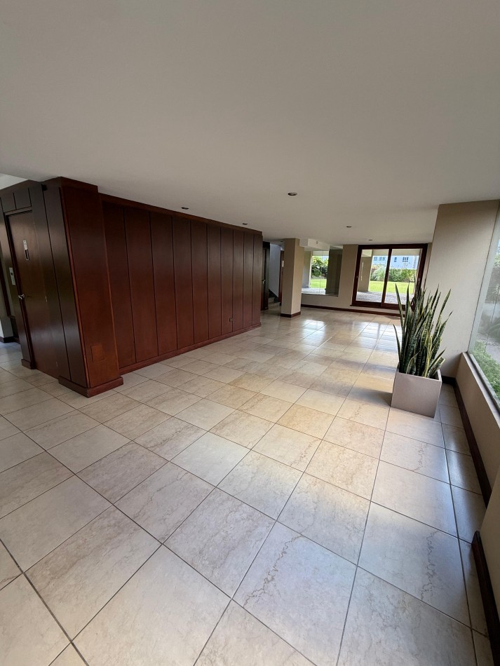 Semipiso 4 ambientes con Cochera y Baulera Reciclado Varese 