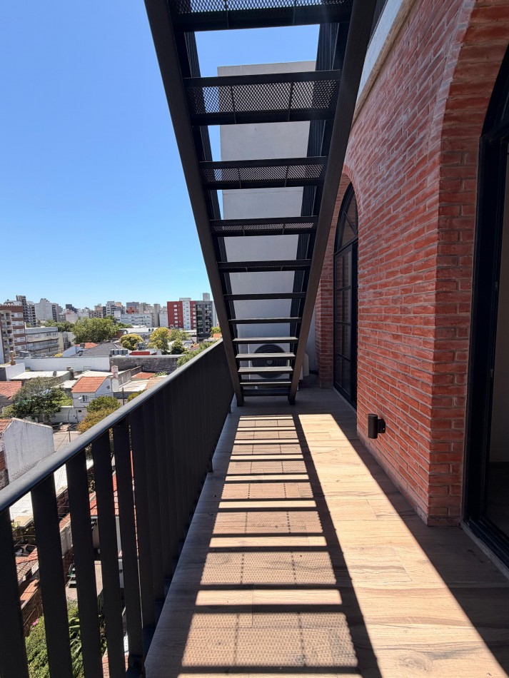 ALQUILER C/ TERRAZA PROPIA, PARRILLA  Y COCHERA -2 AMBIENTES CHAUVIN