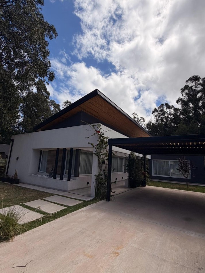 VENTA - EXCLUSIVA CASA - BARRIO PRIVADO ARENAS DEL SUR