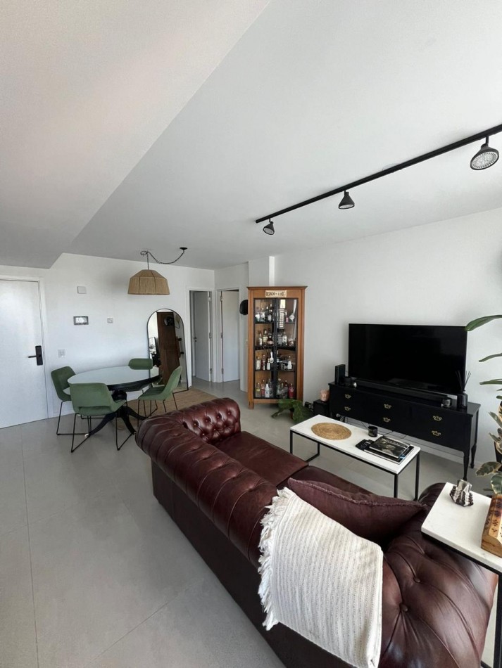 ALQUILER ZONA GUEMES - 2 AMBIENTES  C/ COCHERA 