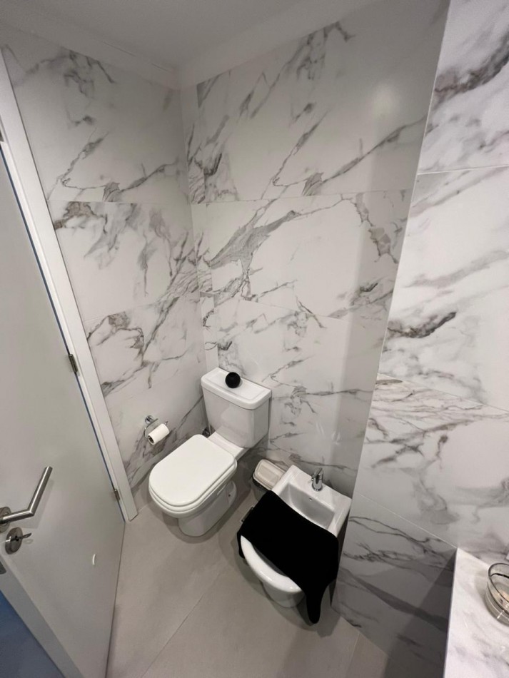 ALQUILER ZONA GUEMES - 2 AMBIENTES  C/ COCHERA 