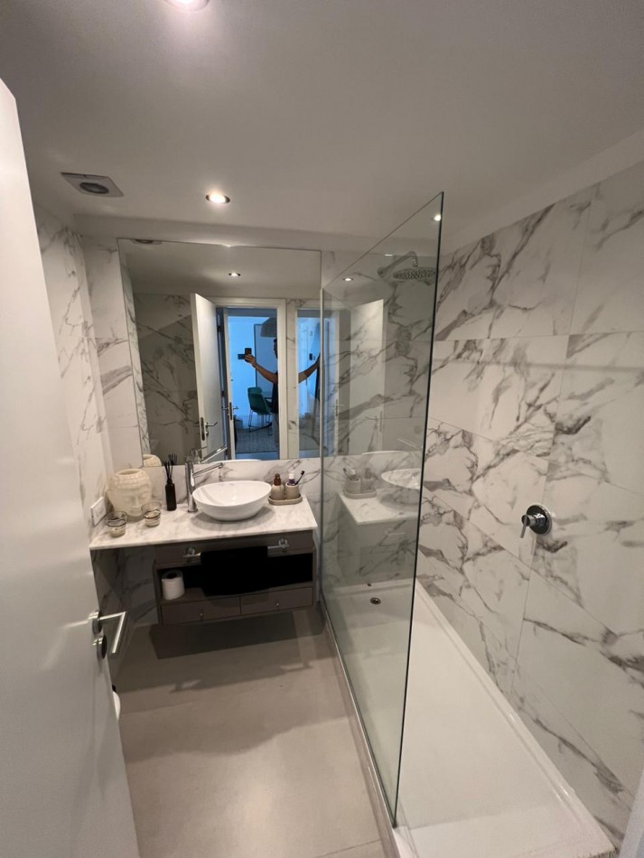 ALQUILER ZONA GUEMES - 2 AMBIENTES  C/ COCHERA 