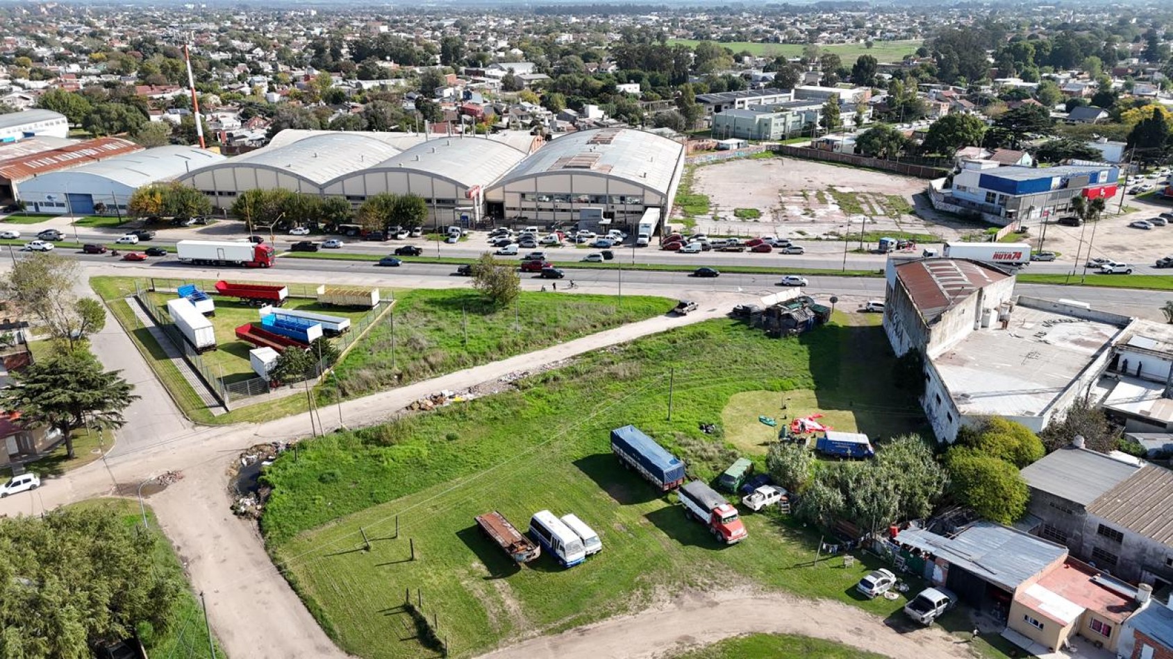 Gran Lote Sobre Avenida champagnat 