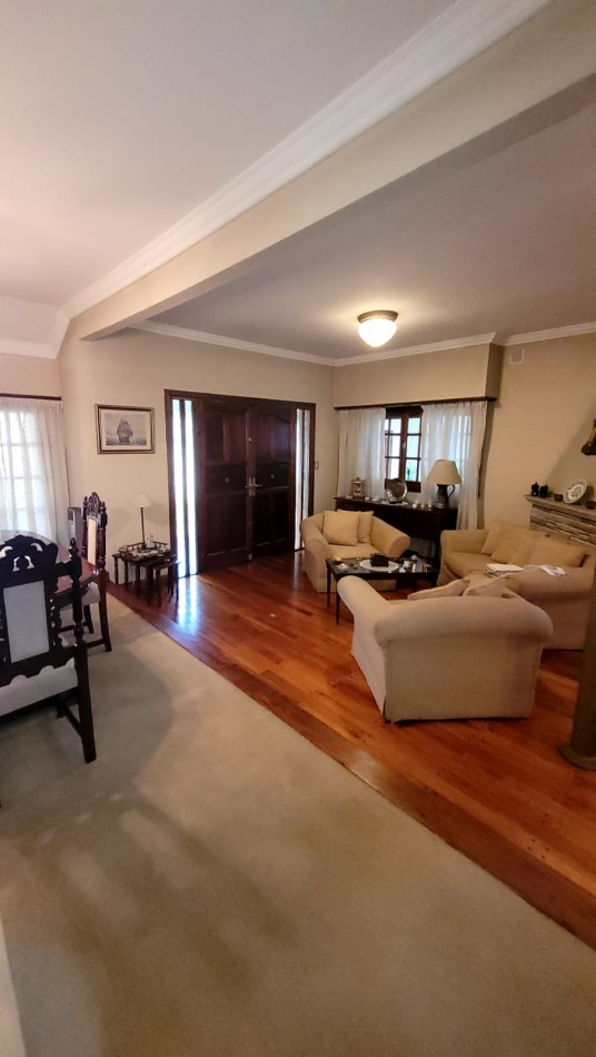 Venta Oportunidad !! Casa De 5 Amb. Con Quincho, Parque Y Depto Independiente Sobre Av Paso