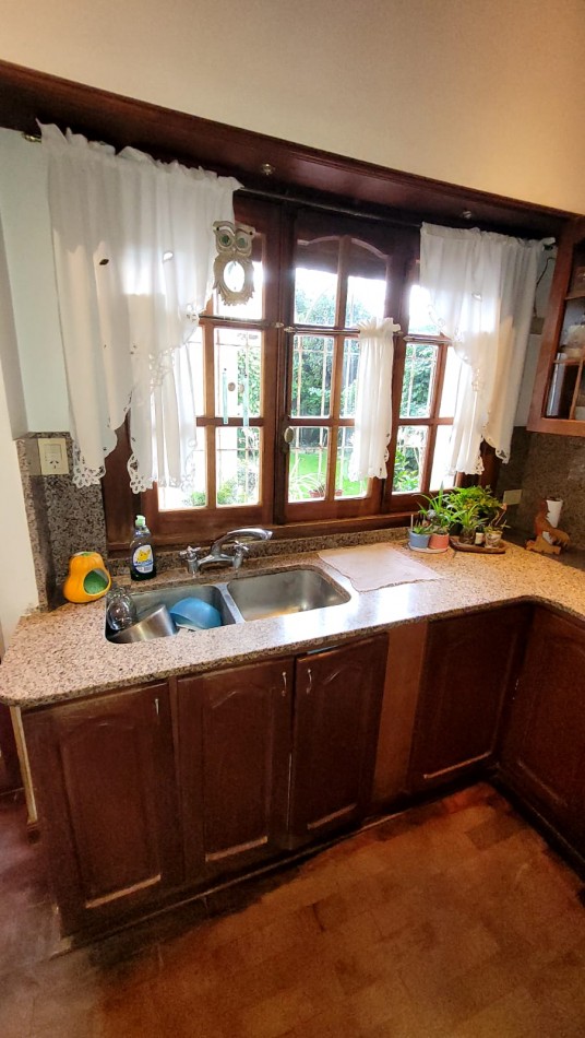 Venta Oportunidad !! Casa De 5 Amb. Con Quincho, Parque Y Depto Independiente Sobre Av Paso