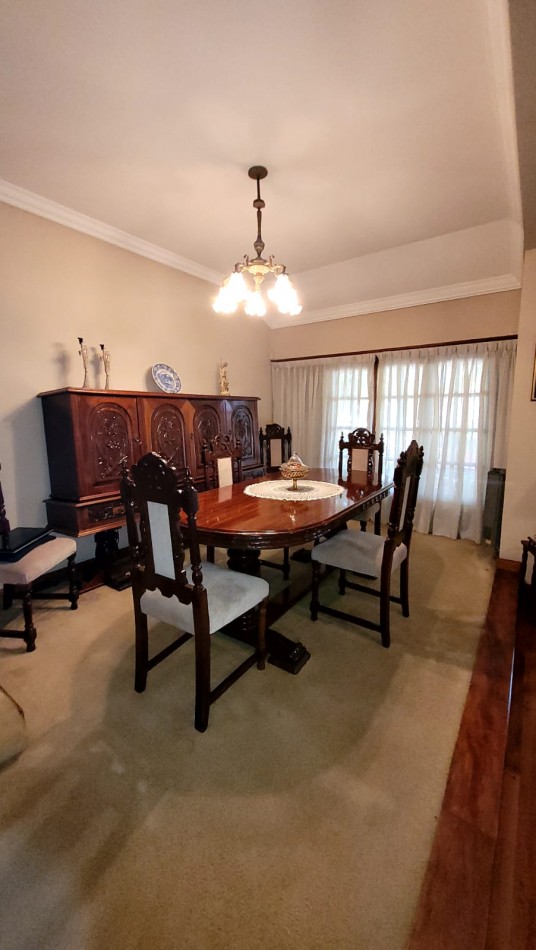 Venta Oportunidad !! Casa De 5 Amb. Con Quincho, Parque Y Depto Independiente Sobre Av Paso
