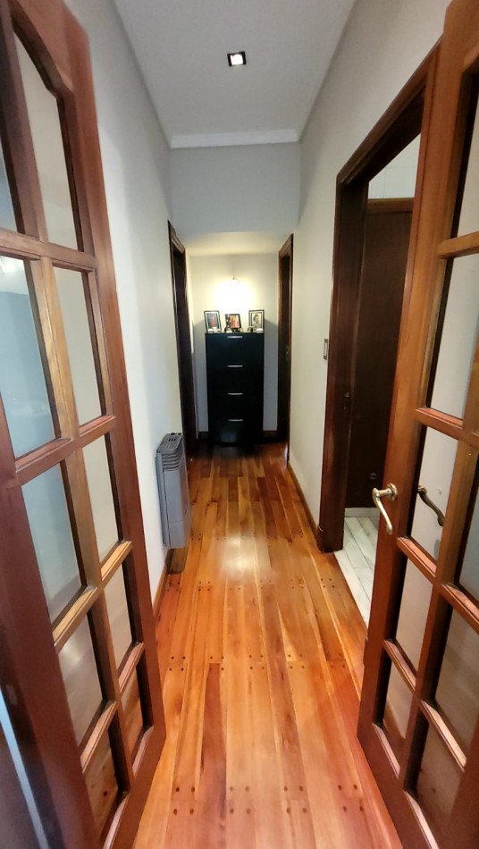 Venta Oportunidad !! Casa De 5 Amb. Con Quincho, Parque Y Depto Independiente Sobre Av Paso