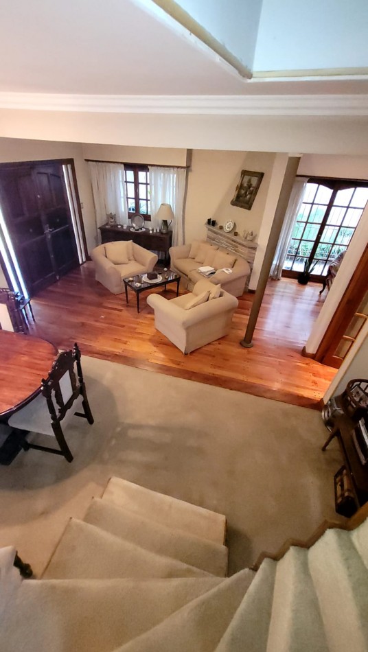 Venta Oportunidad !! Casa De 5 Amb. Con Quincho, Parque Y Depto Independiente Sobre Av Paso