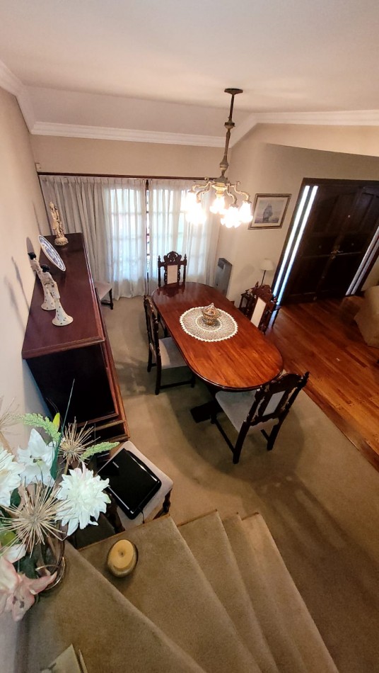 Venta Oportunidad !! Casa De 5 Amb. Con Quincho, Parque Y Depto Independiente Sobre Av Paso