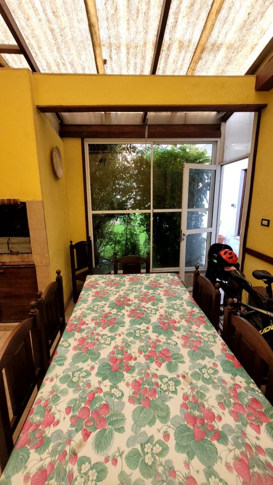 Venta Oportunidad !! Casa De 5 Amb. Con Quincho, Parque Y Depto Independiente Sobre Av Paso