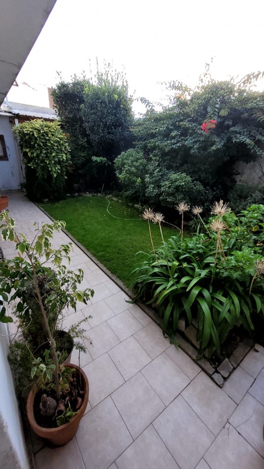 Venta Oportunidad !! Casa De 5 Amb. Con Quincho, Parque Y Depto Independiente Sobre Av Paso