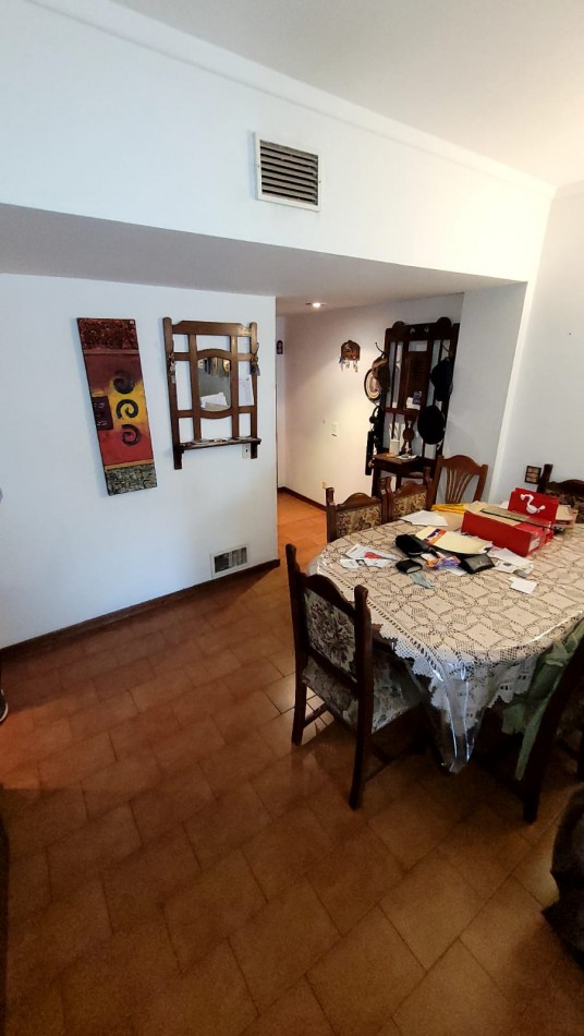 Amplio Depto 4 Amb. Con Balcones Al Frente Y Dependencia