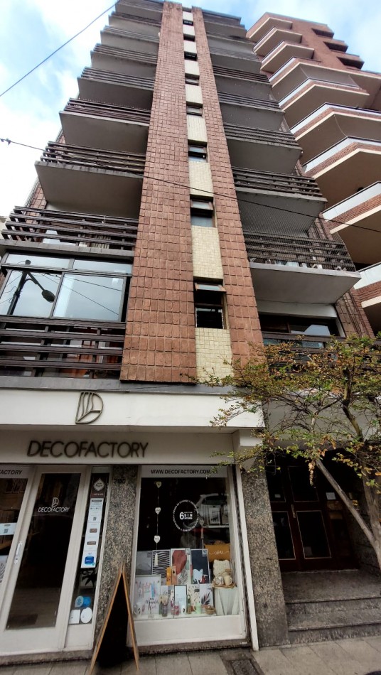 Amplio Depto 4 Amb. Con Balcones Al Frente Y Dependencia