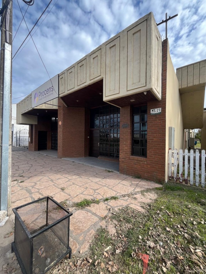 Propiedad Vende O Alquila Inmejorable Ubicacion Comercial Gran Predio Con Galpones Y Oficinas