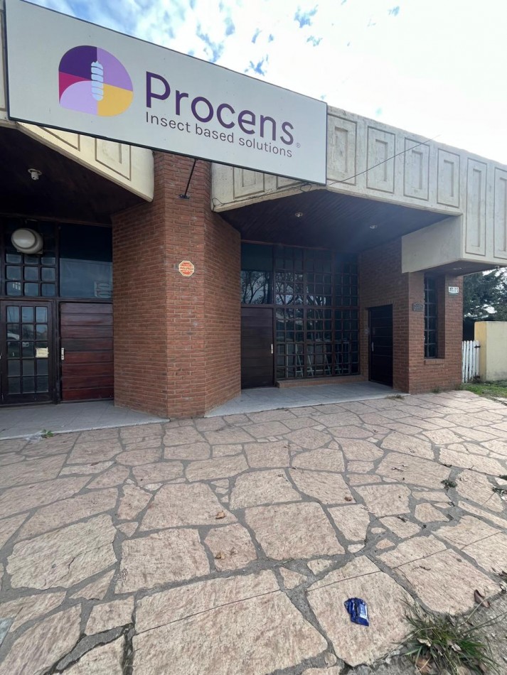 Propiedad Vende O Alquila Inmejorable Ubicacion Comercial Gran Predio Con Galpones Y Oficinas