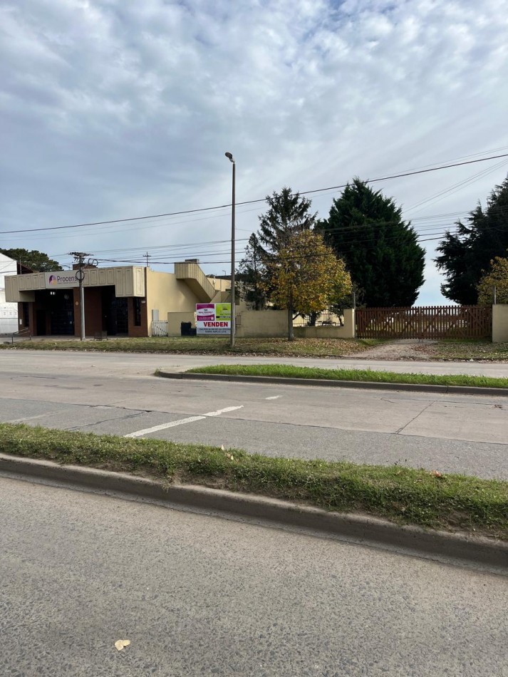 Propiedad Vende O Alquila Inmejorable Ubicacion Comercial Gran Predio Con Galpones Y Oficinas