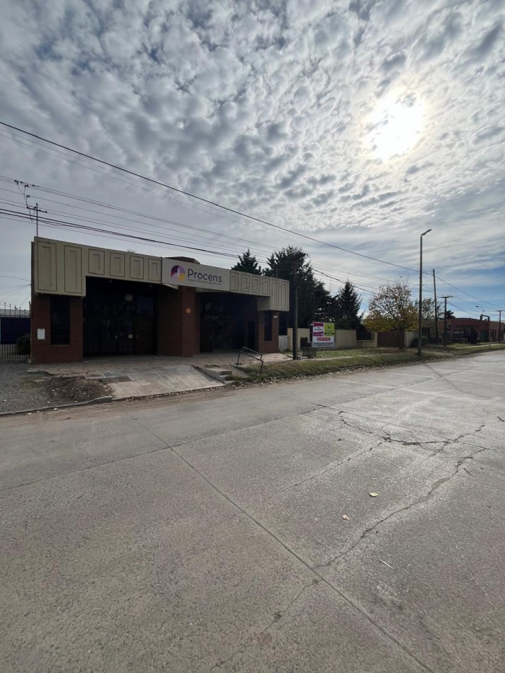 Propiedad Vende O Alquila Inmejorable Ubicacion Comercial Gran Predio Con Galpones Y Oficinas