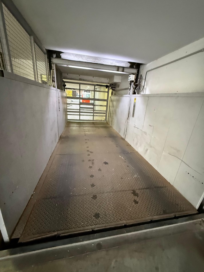 Cochera en venta Zona clinica pueyrredon.