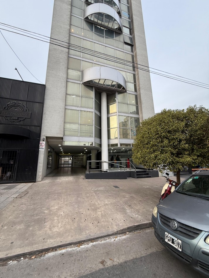 Cochera en venta Zona clinica pueyrredon.