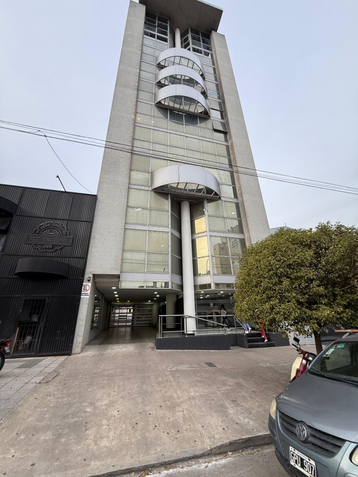 Cochera en venta Zona clinica pueyrredon.