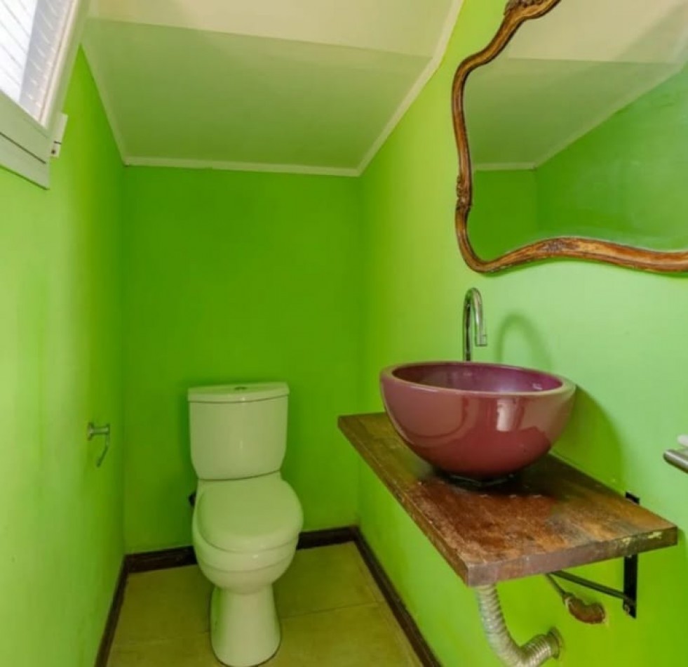  Venta Casa en dos plantas en  Los Acantilados con pileta, parrilla y cochera