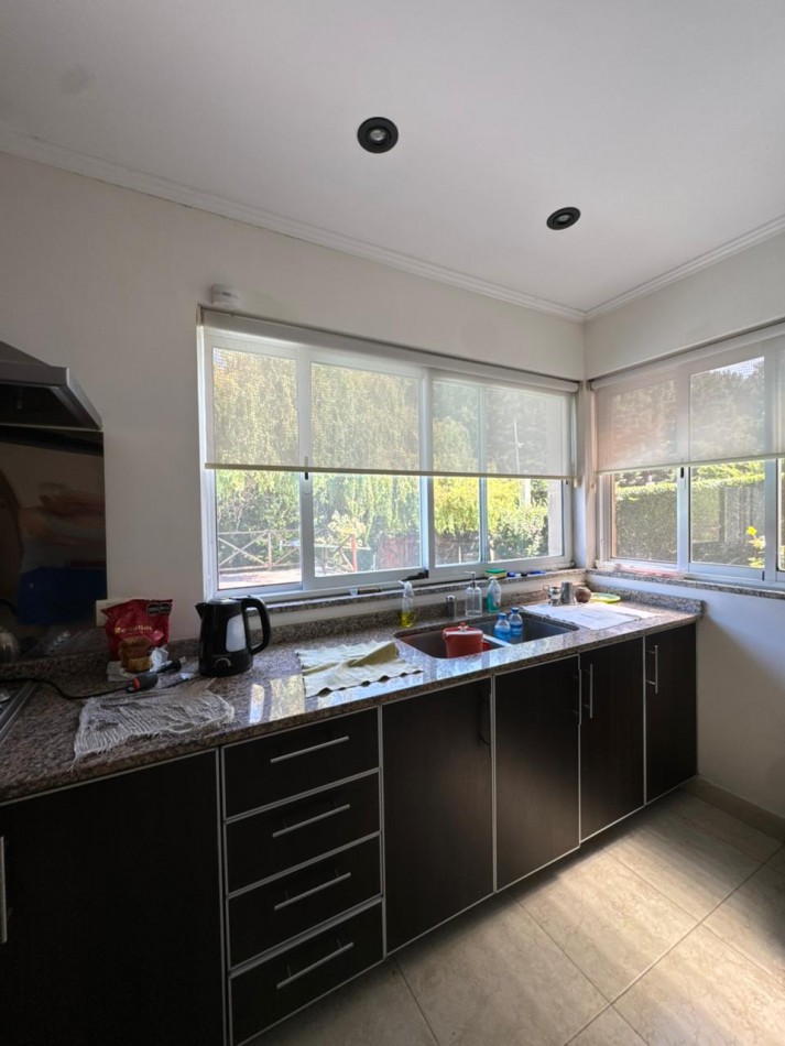 VENTA - CASA CON PARQUE Y PISCINA - SIERRA DE LOS PADRES