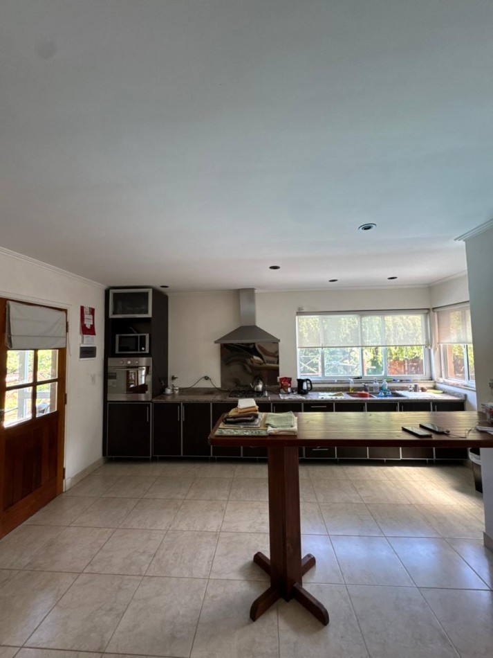 VENTA - CASA CON PARQUE Y PISCINA - SIERRA DE LOS PADRES