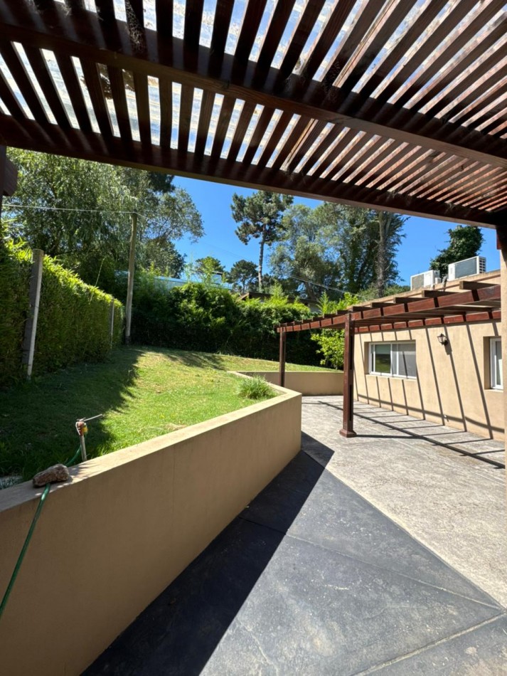 VENTA - CASA CON PARQUE Y PISCINA - SIERRA DE LOS PADRES