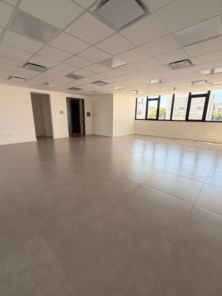 ALQUILER OFICINAS DE CATEGORIA A METROS DE PASEO ALDREY - GUEMES