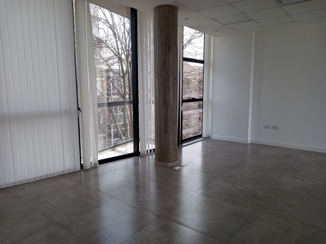 ALQUILER OFICINAS DE CATEGORIA A METROS DE PASEO ALDREY - GUEMES